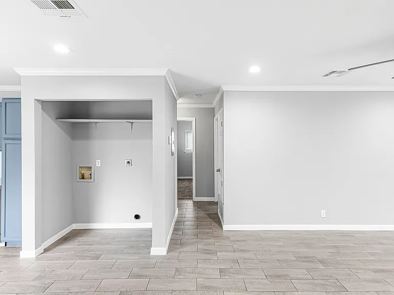 4334 Hickory Hill Dr — Photo 2