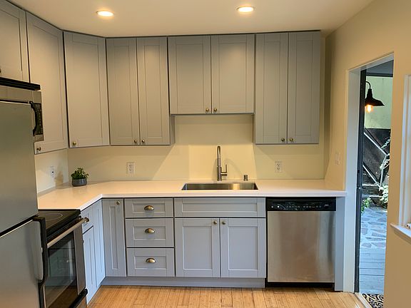 4th image of 626 N Topanga Canyon Blvd