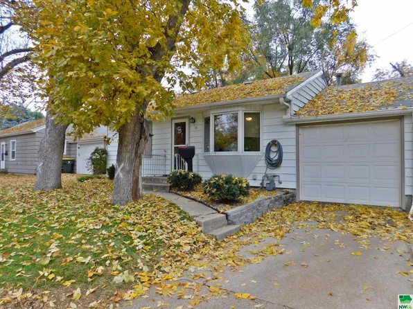 19 Perry Ln, Sioux City, IA 51104