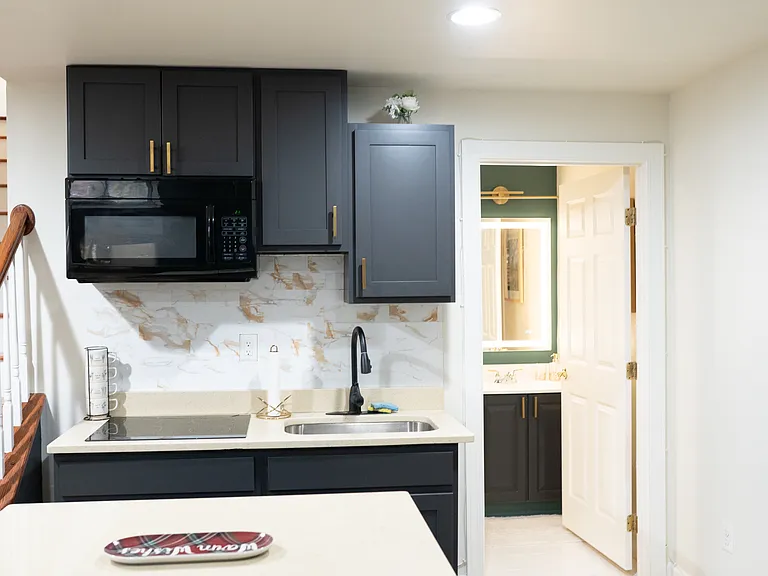 2716 Hollywell Ct — Photo 3