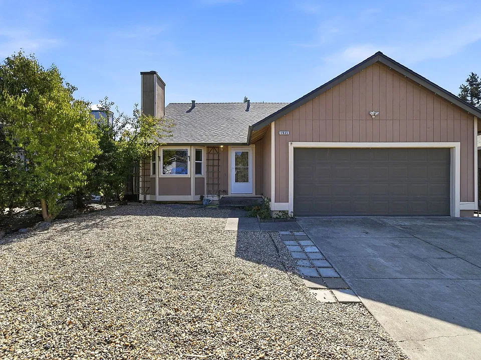 1935 Commons Ct