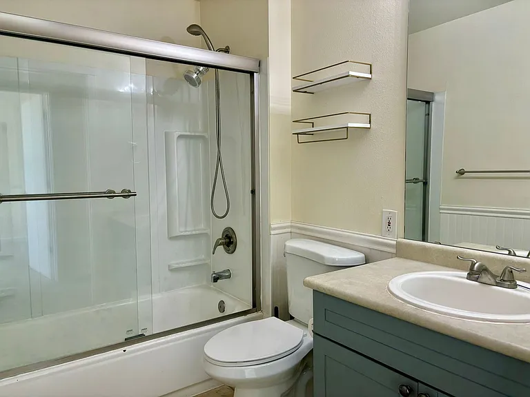 500 Elliott Ave W #404 — Photo 8