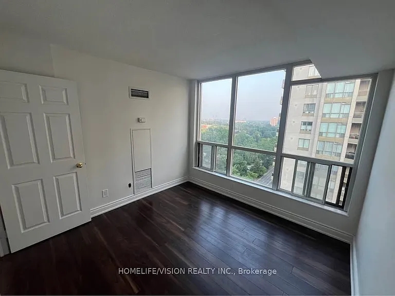 260 Doris Ave #Penthouse 105 — Photo 11