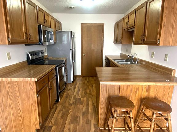 2nd image of 225 18th St E