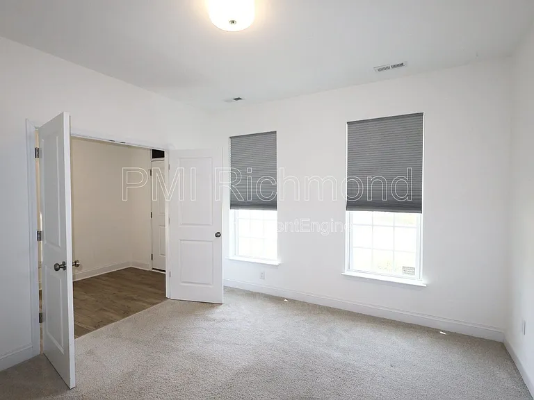 425 Randolph View Dr — Photo 10
