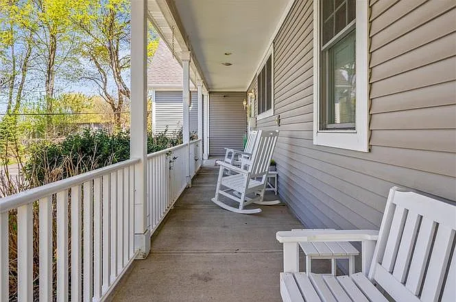 690 Hillside Ave — Photo 16