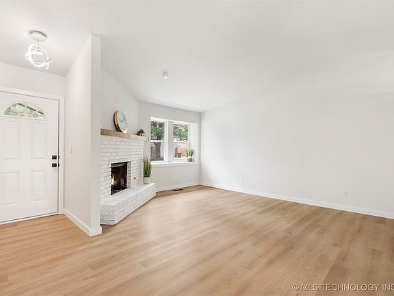 4th image of 404 W Birmingham St