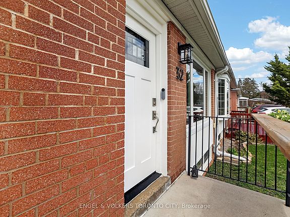 5th image of 32 Davis Rd