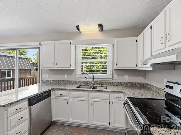3rd image of 3028 Dylan Pl NW
