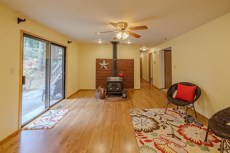 4th image of 11125 Charm Road SE