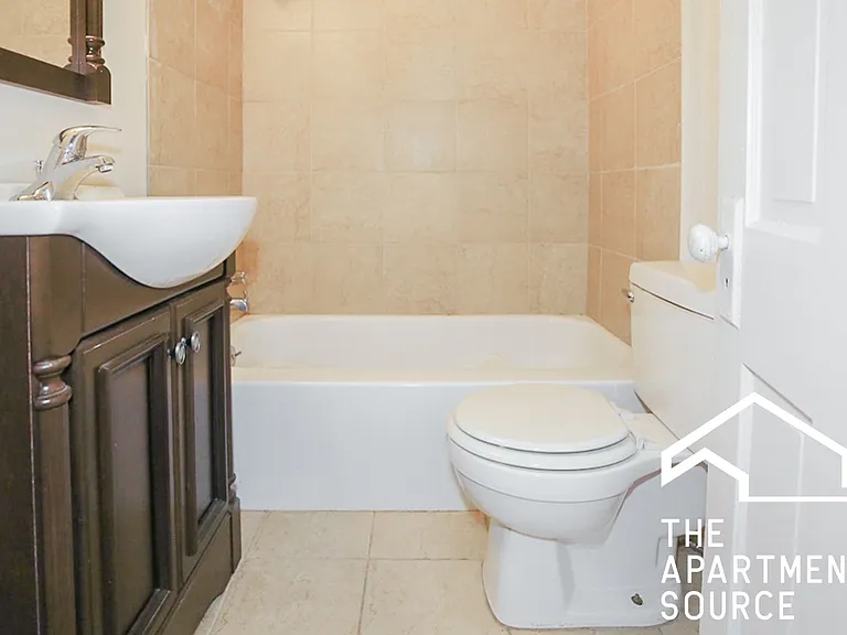 2256 N Southport Ave #1 — Photo 4