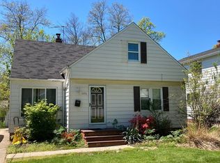 1096 Gordon Rd, Lyndhurst, OH 44124