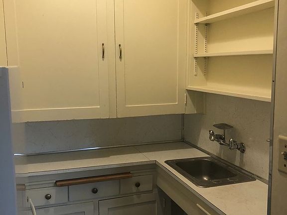 5th image of 387 Catherine St APT E