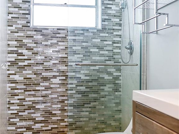 5th image of 1610 Lenox Ave APT 217
