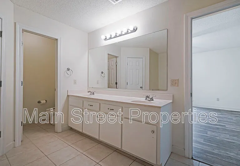 1301 Elliott St — Photo 10