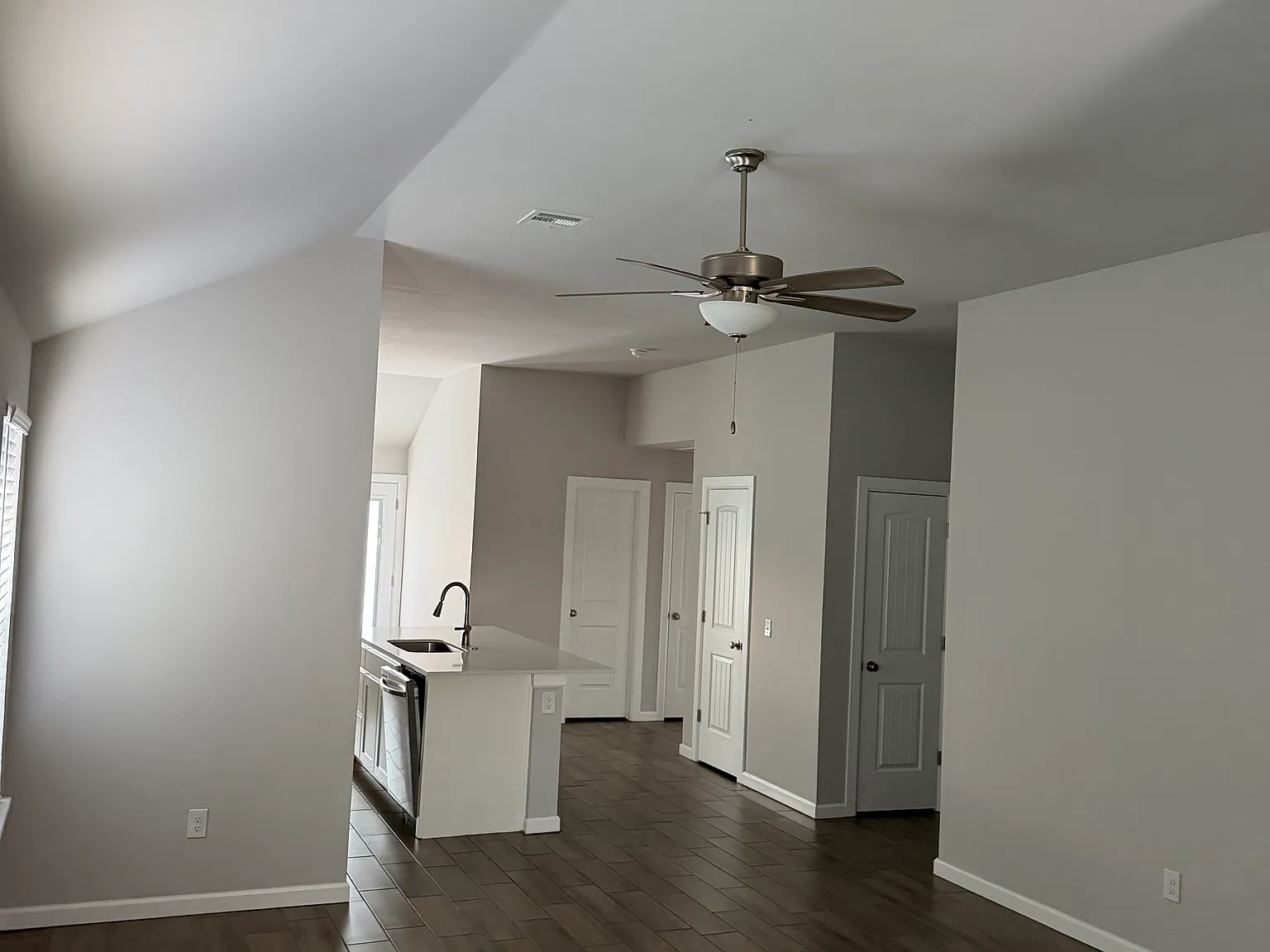 3 bed, 1257 sqft, $2,000 — Photo 3