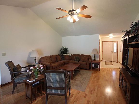 4th image of 806 Crane Ct