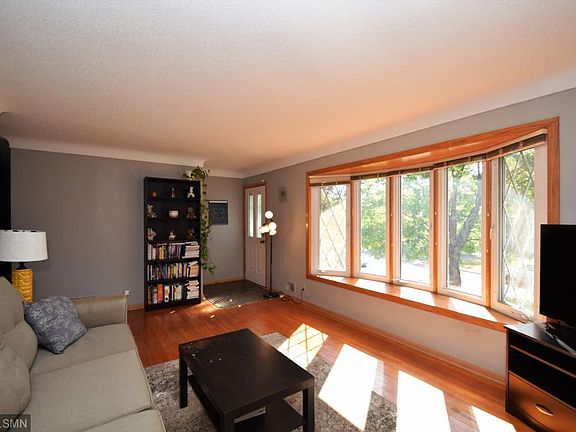 4th image of 2312 Southhill Dr