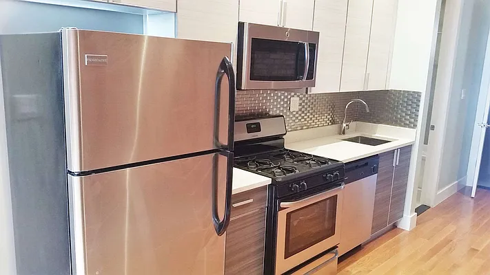 Rented by The Hamilton Group | media 21