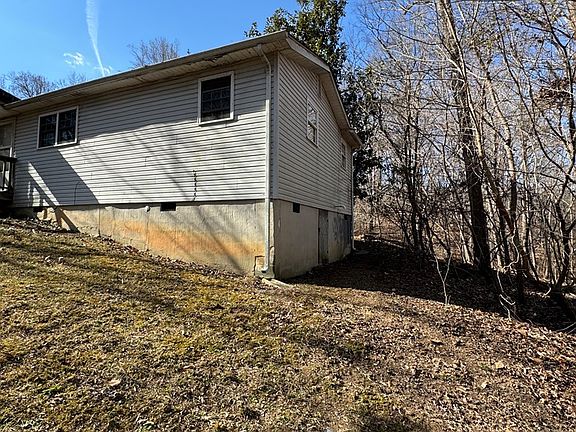 5th image of 120 Carver Dr