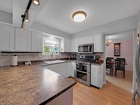 4th image of 3073 Cranston Dr