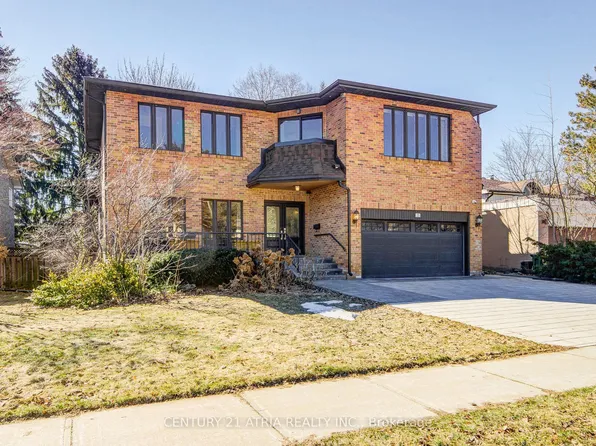 27 Denlow Blvd, Toronto, ON M3B 1P5