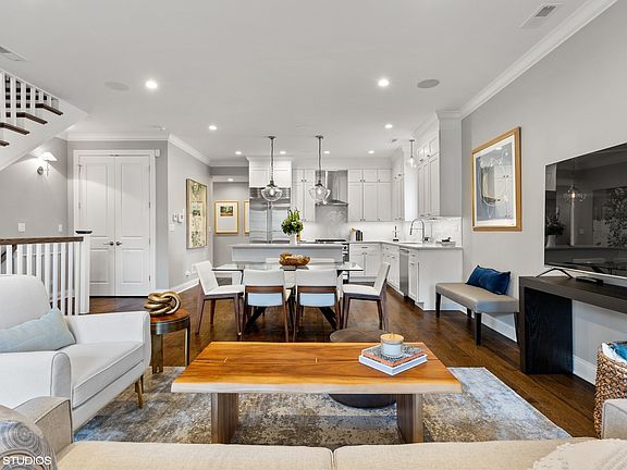 3rd image of 2964 N Lincoln Ave #Penthouse