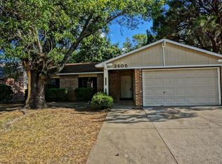 2605 Castanada Cir, Fort Worth, TX 76112