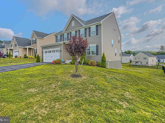 4th image of 219 Chadsworth Way