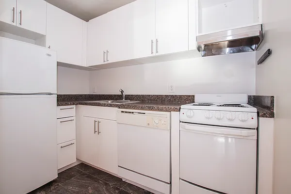 Rented by Avenues Real Estate | media 5