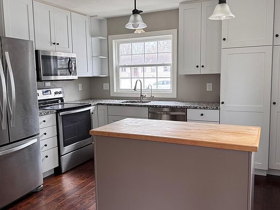 3rd image of 217 Regency Rd