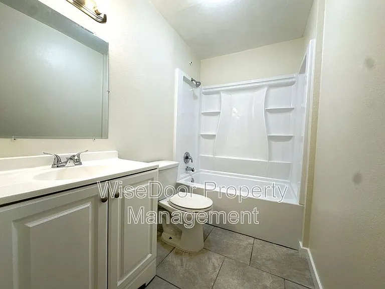 450 E 4th St #311 — Photo 14