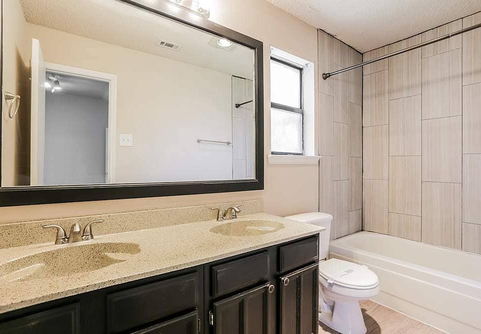 1st image of 2446 Claremont Dr #6434
