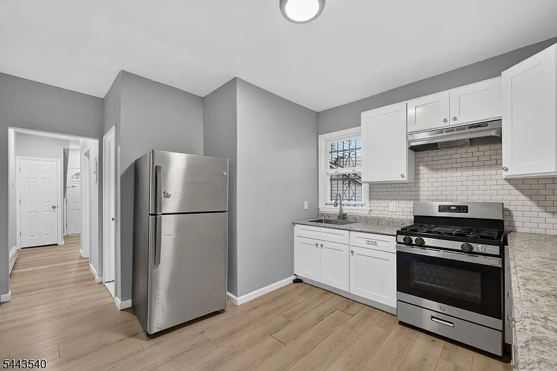 2 bed, 1.0 bath, $2,100 — Photo 4