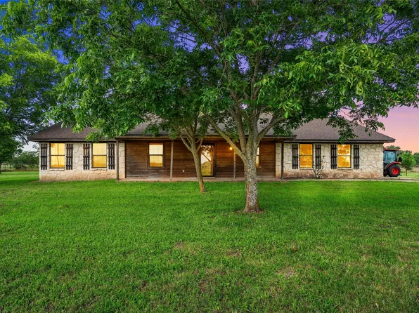 188 N Baese Rd, West, TX 76691
