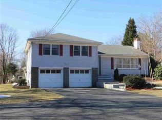 3 Lois Ln, Poughkeepsie, NY 12603