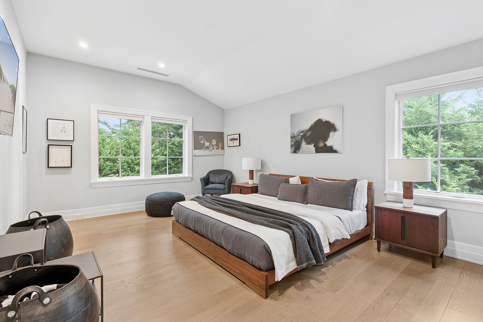  Primary bedroom with walk-in closet 