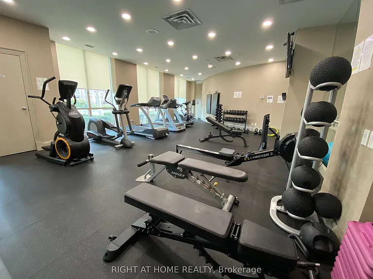 28 Harrison Garden Blvd #1007 — Photo 21