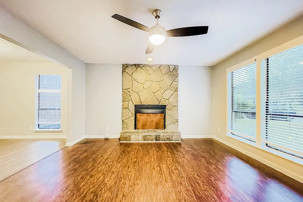 3 bed, 2.5 bath, 1344 sqft, $1,775 — Photo 3