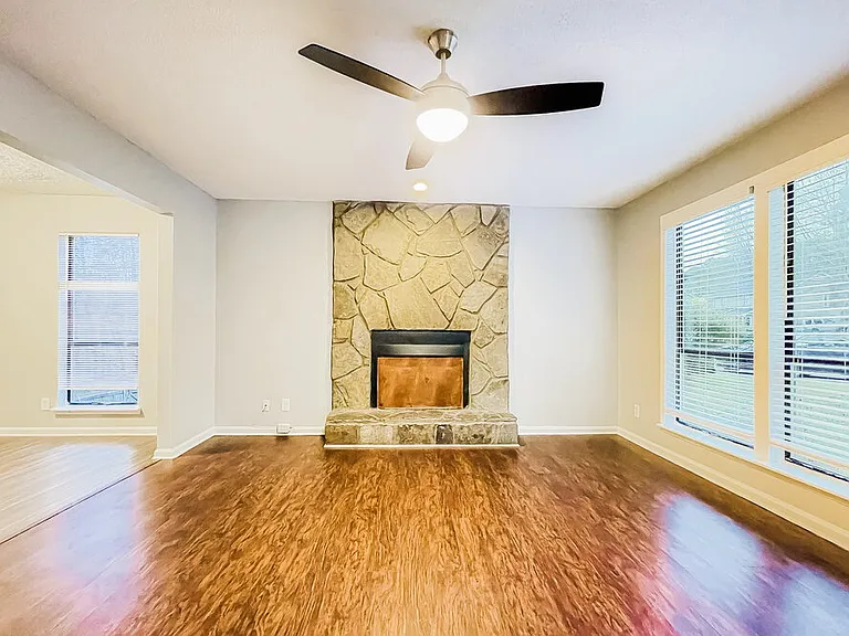 3895 Springleaf Ct — Photo 4