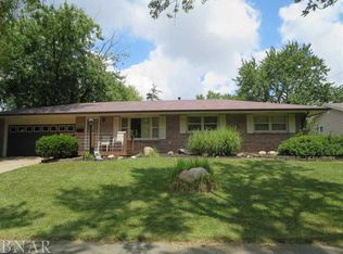324 Garfield Dr, Bloomington, IL