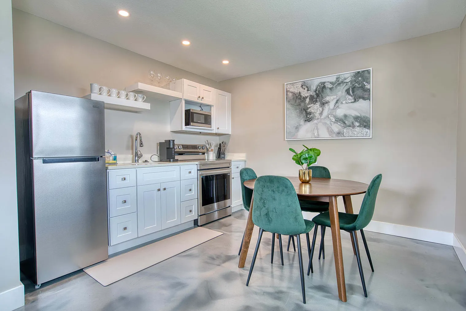 2 bed, 1.0 bath, $4,658 — Photo 4
