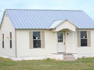 425 S Booth St, Mart, TX 76664