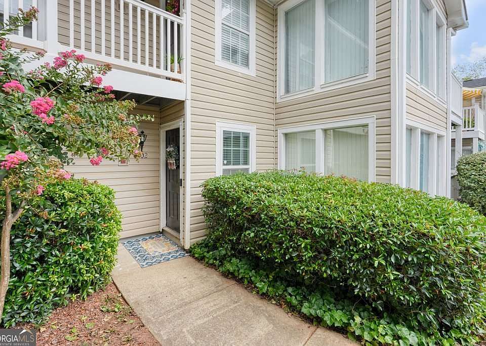 1st image of 702 Augusta Dr SE