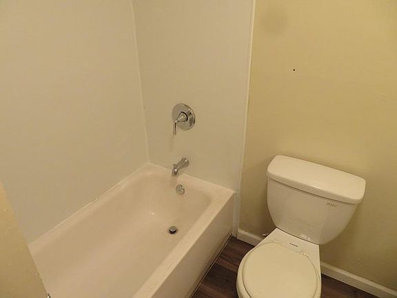 5th image of 4617 Ashdale Ct APT 1