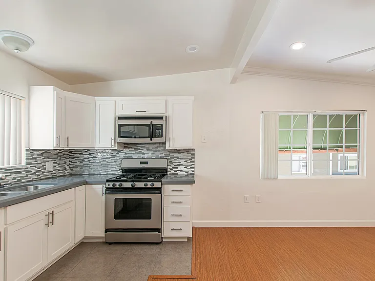 2BD/1BA Upstairs Apartment right by Sail Bay! w/ Parking AND Laundry! Only $2,995/mo — Photo 1