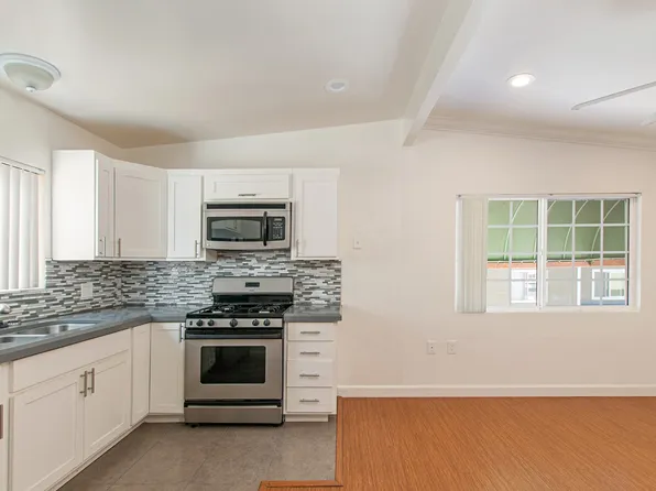 2BD/1BA Upstairs Apartment right by Sail Bay! w/ Parking AND Laundry! Only $2,995/mo, 3876.5 Haines St, San Diego, CA 92109
