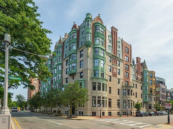 3rd image of 10 Charlesgate E APT 501