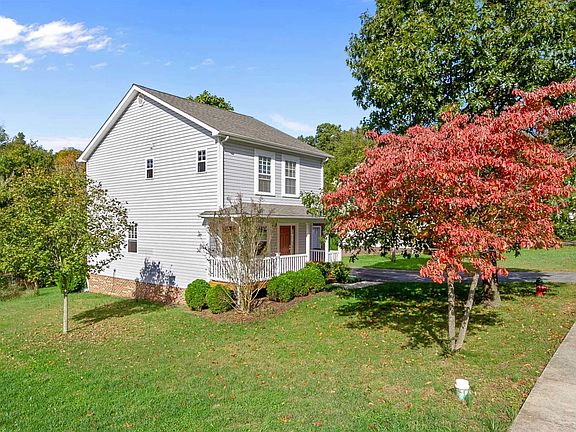 3rd image of 1704 Gardenspring Dr