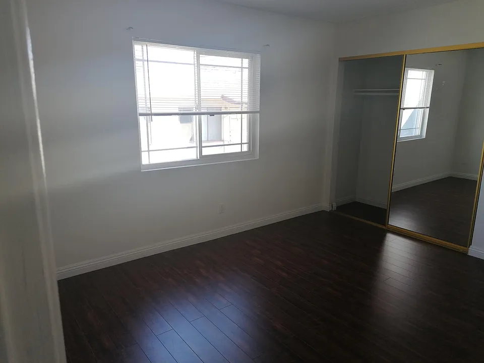 11043 Venice Blvd #9